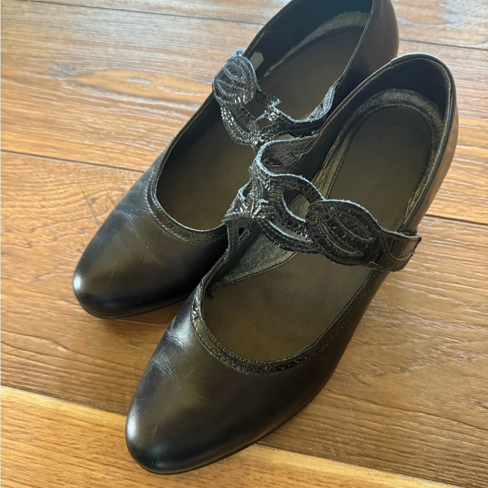 Black Women's Mary Jane heals - super comfortable, classy shoe!